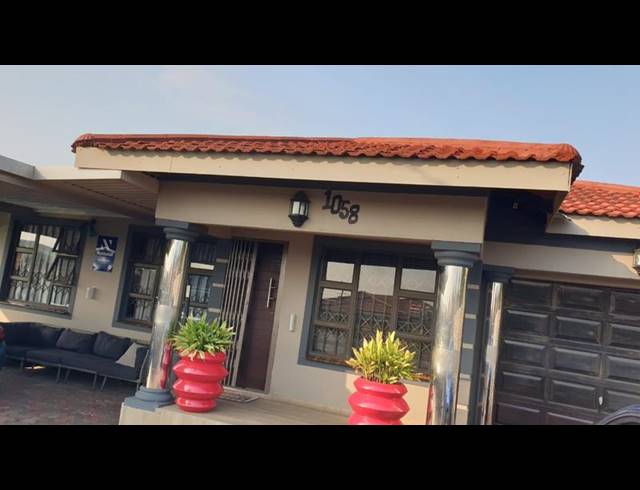 4 BEDROOM HOUSE FOR SALE IN ESIKHAWINI J